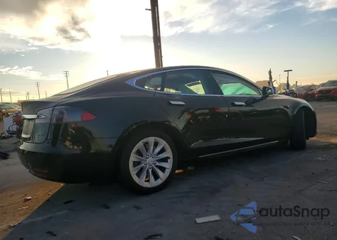 2018 Tesla Model S z USA, uszkodzony, nr VIN 5YJSA1E28JF235982